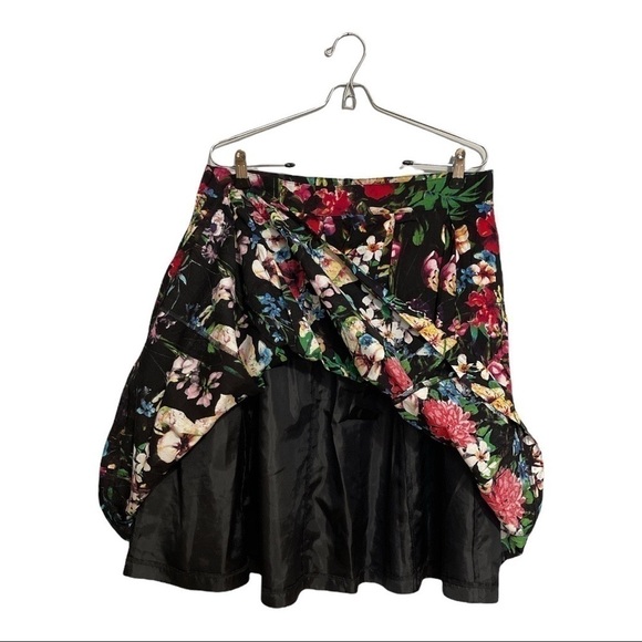 Pick 2/$25 BEAUTIFUL Light Weight Pleated Floral Lined Skirt - Picture 3 of 4
